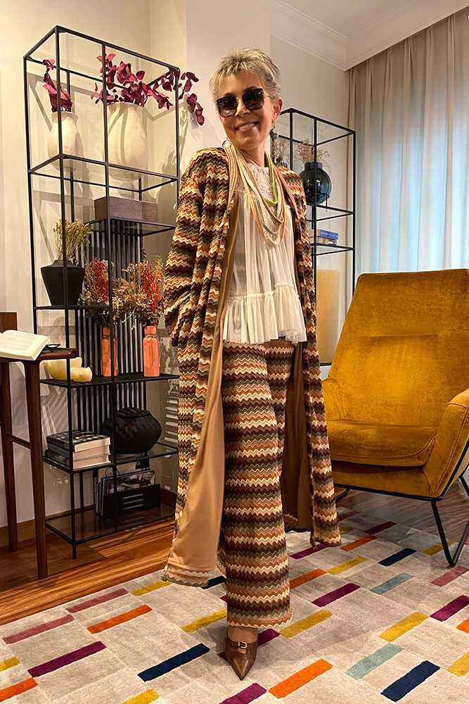 Abrigo de punto chevron multicolor en tonos tierra