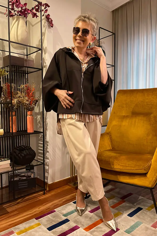 Chaqueta fina con efecto doble capa en la parte trasera