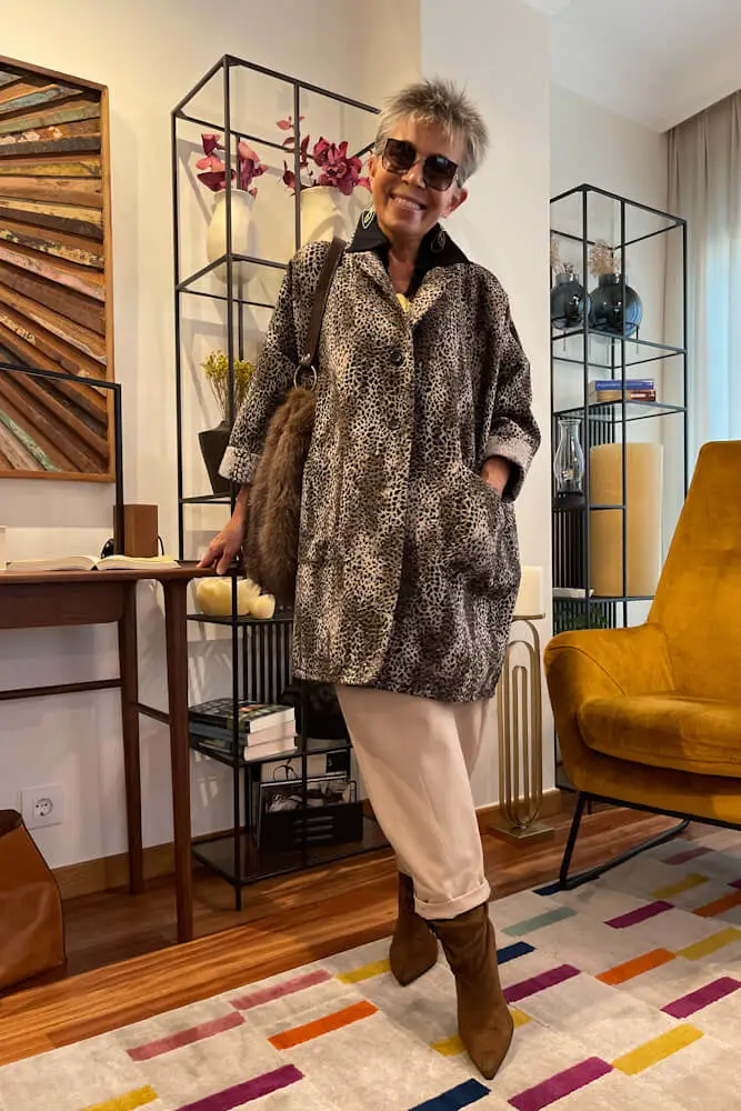 Abrigo de corte oversize con estampado bambi
